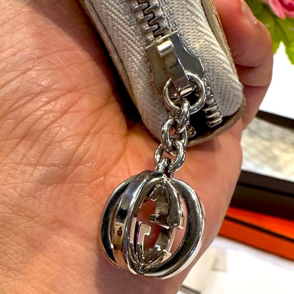 Authentic Gucci Tan Monogram Zippy Wallet - Picture 10 of 15